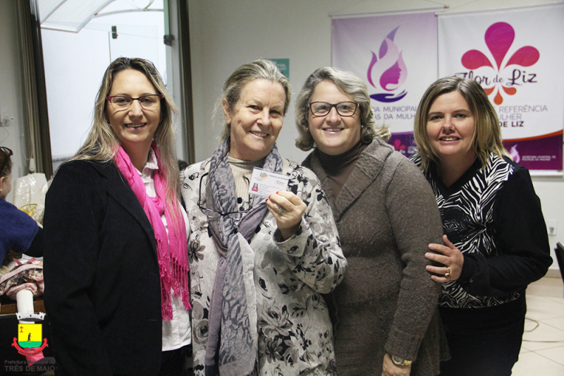 Prefeitura e SINE entregam carteiras de artesão em Três de Maio